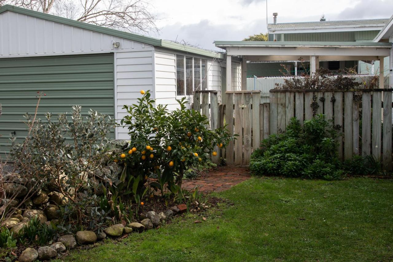 Cottage In The Heart Of Carterton Exteriör bild